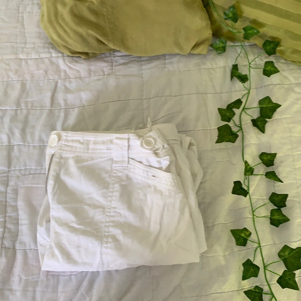 Jones New York White capri pants